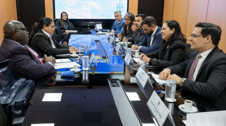 Suriname en Brazilië willen nauwer samenwerken in telecom en omroep