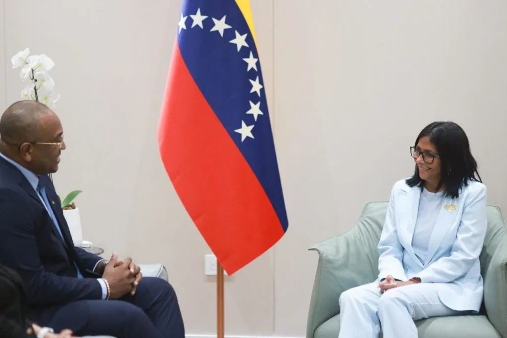 Minister Bouva ontvangen door waarnemend president Rodríguez in Caracas