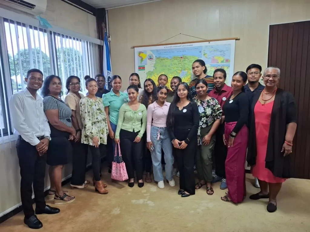 Het Universiteitsinstituut voor Kinderrechten in gesprek met bestuur van de Anton de Kom Universiteit van Suriname