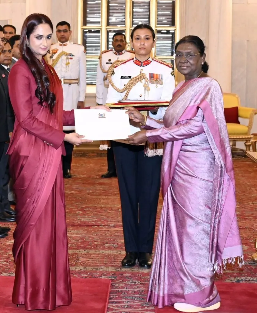 Ambassadeur Jairam overhandigt geloofsbrieven aan president India